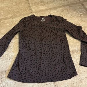 big girl H&M shirt